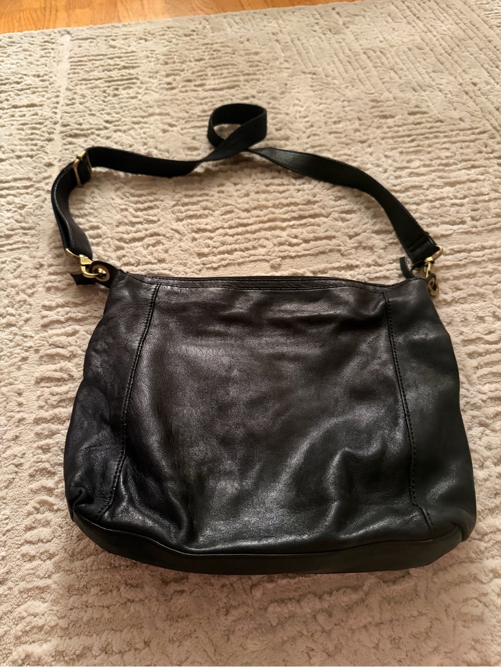 Fossil Women's Black Leather Crossbody Bag with Gold Hardware - Picture 3 of 6